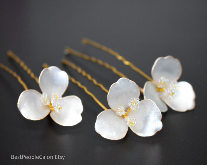 Pearl Flower Hair Pin. Shimmering White Bridal Accessory