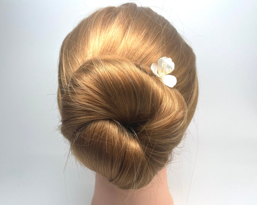 Pearl Flower Hair Pin. Shimmering White Bridal Accessory